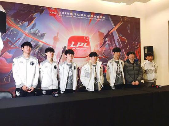 小佩顿在离 小佩顿在离