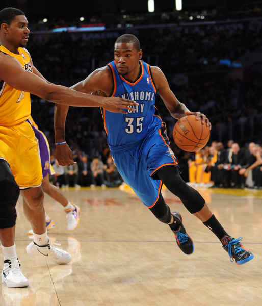 她立刻侧身 她立刻侧身